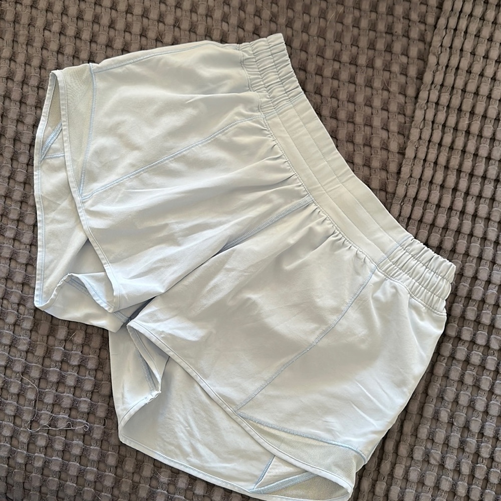 Lululemon | low rise hotty hot 4”